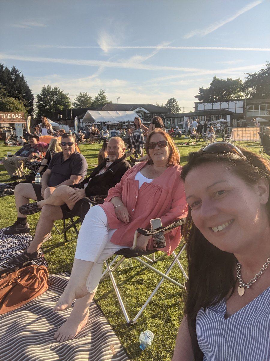 Fabulous evening <a href="/Bowdonburyfest/">Bowdonbury Festival</a>  🤗🤗🤗 #Outdoors #Covidsecure #LiveMusic #Fun #Friends #Laughter &amp; Sunshine! ❤️