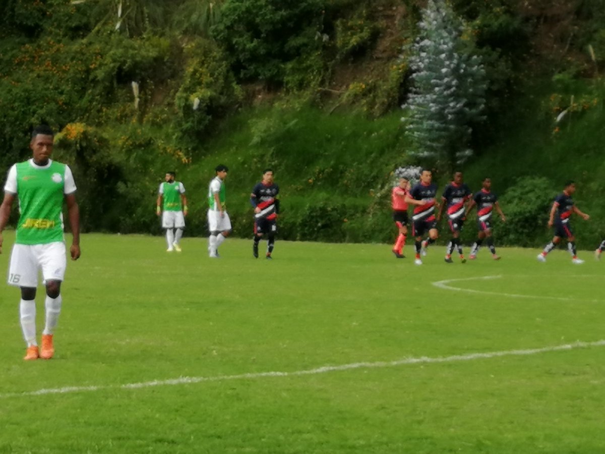 LaTrinqa's tweet photo. #ASCENSO I Hernán Calderón coloca la primera para #ElPongo que gana 1-0 sobre #ElVado en el torneo de segunda categoría.
https://t.co/BLB8UI8q5J
@pantocci
@IsmaAlvarado
@ChismosaFm
@Rmilton84 https://t.co/DKa45J1wt3