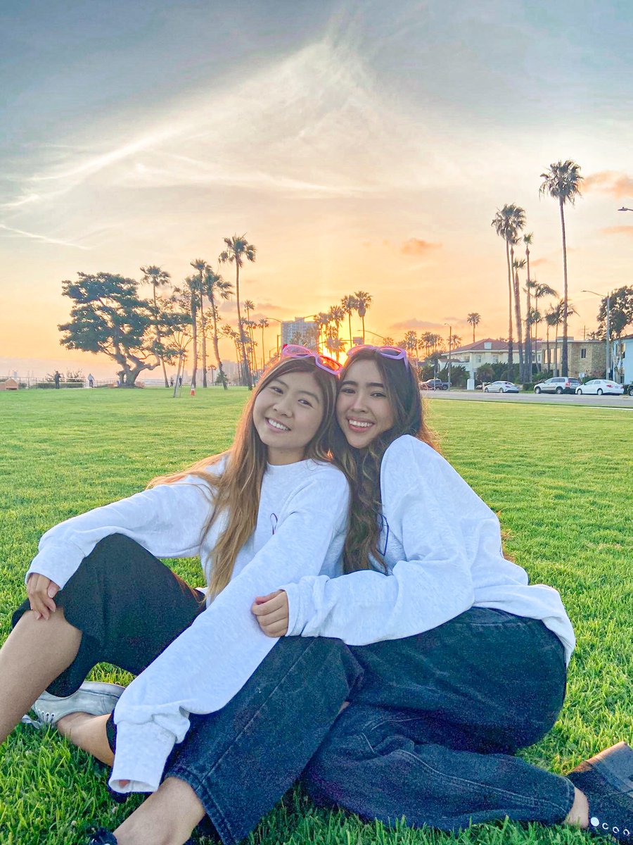 SigmaKappaCSULB's tweet photo. Our last goodbye to our amazing seniors... Gamma Theta sends you so much love towards your future endevours. We’re so thankful to have been apart of your years at CSULB 🏹🤍🧺

#LBStateSigKap #DoveLove @CSULB @csulbalumni https://t.co/wWeZ1ZkUQr