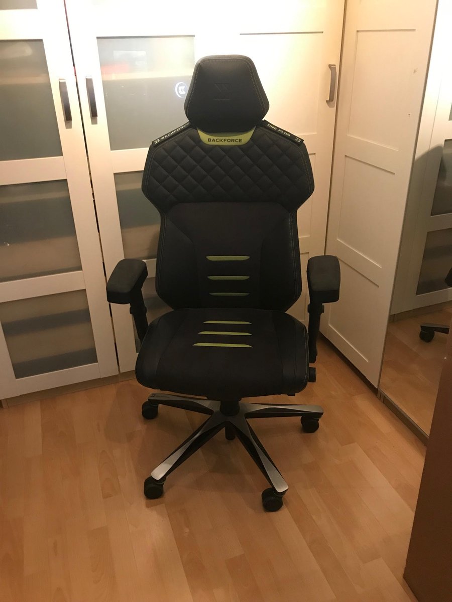 FranksTStudio's tweet image. Today i picked up my new chair in Germany. Thanx to the quick support from Tim Kock from Backforce 👍So now i can enjoy the awesome quality of this chair back in Holland !! Tim thank you ☺️ !! Next order for the Mrs. will be soon !! 😊
@Backforce_gg #backforce