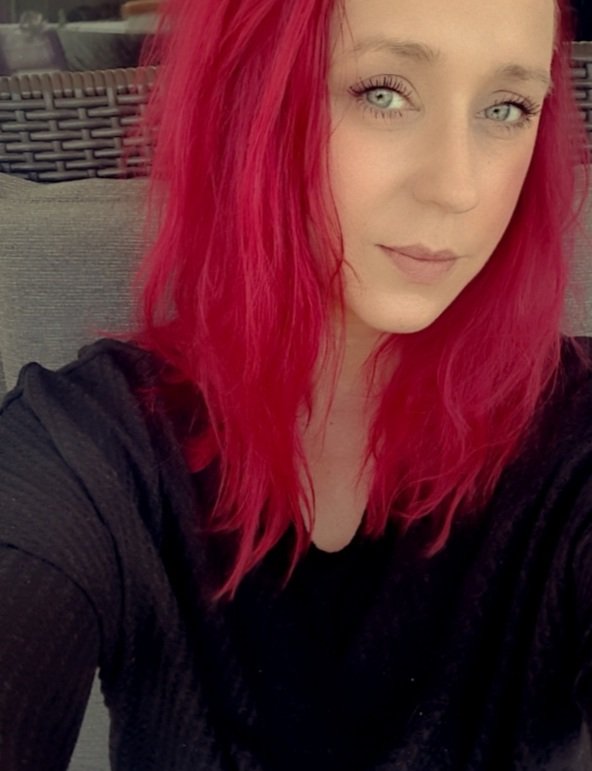 issy2909's tweet photo. Und zack jetzt von Rot nach Pink #pinkhair #BlueEyes #killroutine #itsme #BeYourself #twitchgirls https://t.co/kgSLdfueyd