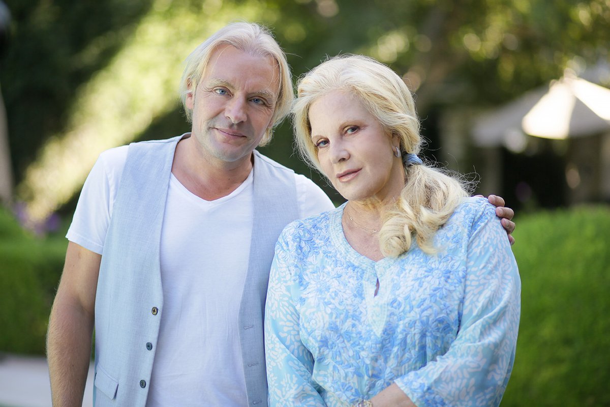 franckragaine's tweet photo. #sylvievartan 60 ans de carrière ça se fête #Star !https://t.co/6rUYUpV6Bm https://t.co/TNqJwPFlWg