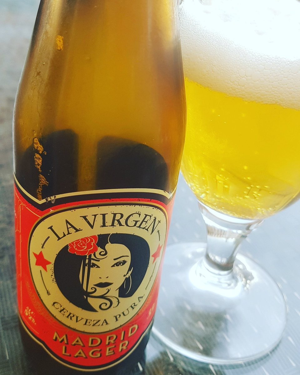 mimundodelvino's tweet photo. Buenas noches #winelovers Estrenamos sección de birras los domingos y empezamos por una #cerveza de Madrid que nos encanta @CervezaLaVirgen la lager de Las Rozas para hacer más llevadero este calorcito que ya empieza a apretar! 🍻 #felizdomingo
#mimundodelvino #mmdv https://t.co/2OKDlBS5ma