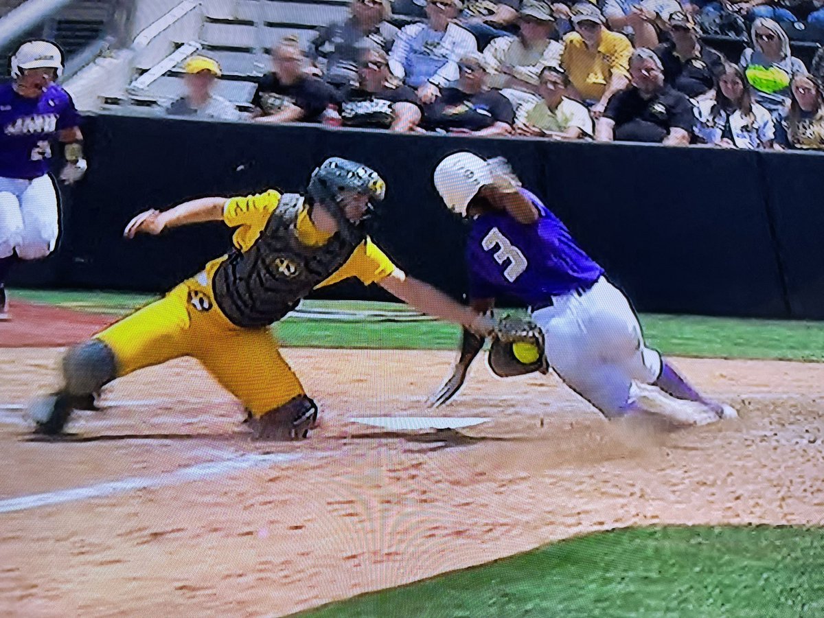 cbassmizzou's tweet photo. .@hattilayne Regardless of the terrible call by the ump, way to get the tag and OUT at home 💪 https://t.co/cHhNottUHi