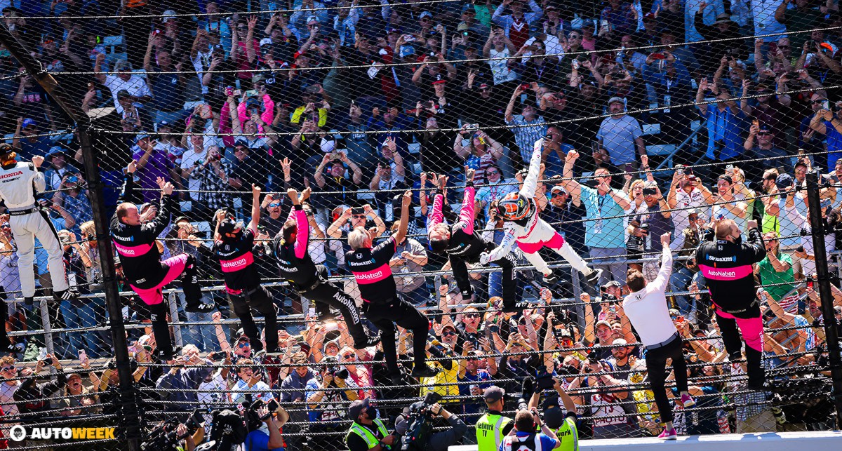 Autoweek_Racing's tweet image. HELIO CASTRONEVES IS A FOUR-TIME INDIANAPOLIS 500 WINNER!

 #Autoweek | #Indy500 | #ThisIsMay  

📸: @DB3Inc