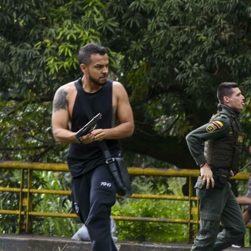 viktorclop's tweet photo. Me llegó está información sobre la persona que denunciamos el día 28 de mayo, señores de la @FiscaliaCol espero que tomen cartas sobre este delincuente y asesino.
RT DIFUNDIR.
#PrimeraLineaJuridica #ParoNacional30M
#Colombia #SOSColombiaDDHH https://t.co/qWFYEM99gp