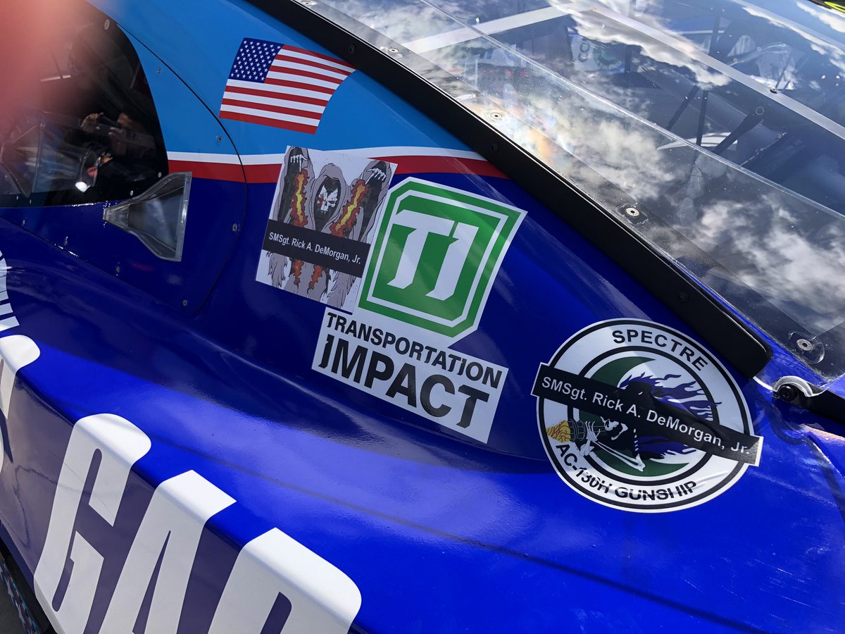 LEGACYMotorClub's tweet photo. Before rolling the No. 43 Chevy to pit road, members of SMSgt DeMorgan, Jr.’s family place special decals in his honor 💙🇺🇸

@USAFRecruiting | #NASCARSalutes | #CocaCola600 https://t.co/68ZqT5yi3v