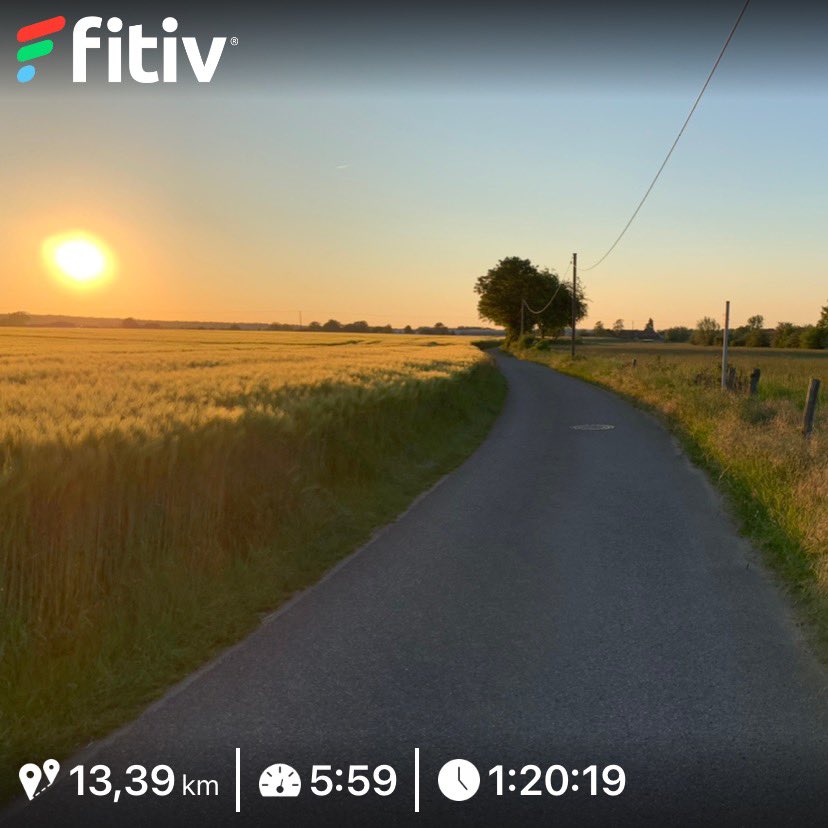 arnecls's tweet image. #runningprogress first run after a 2w pause. Running at dawn is awesome with this kind of weather 🤩