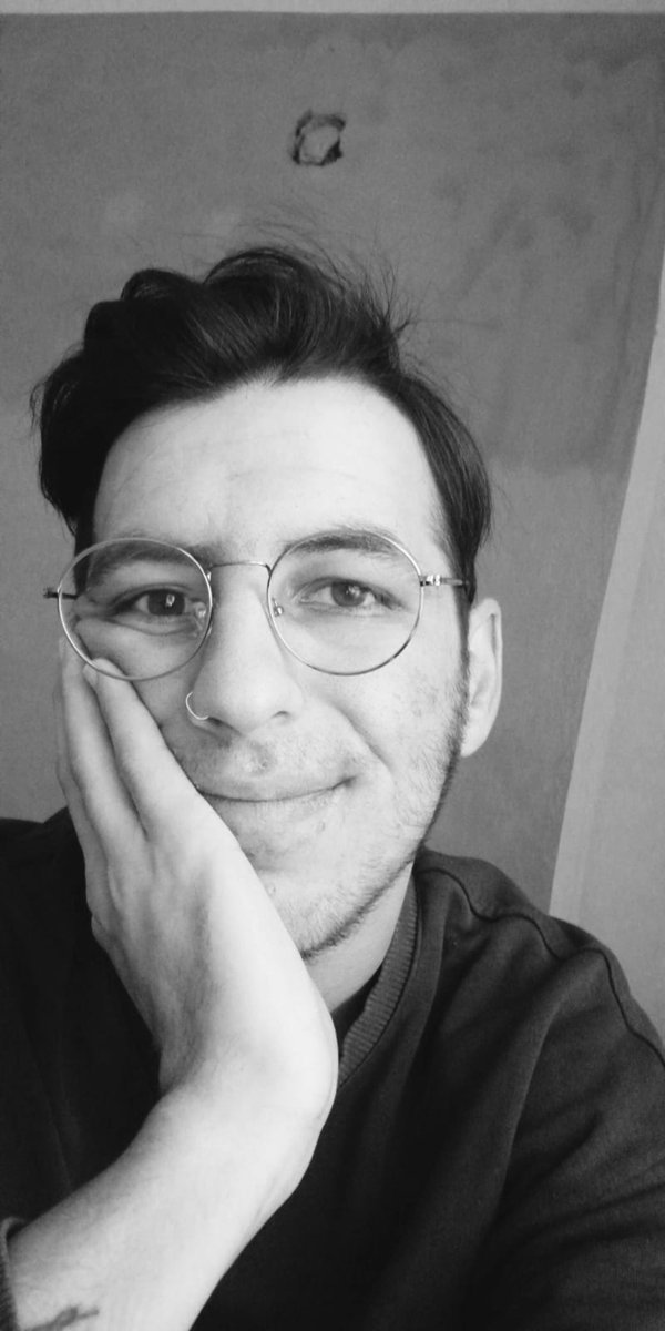 Siyah beyaz foto postu degildir.