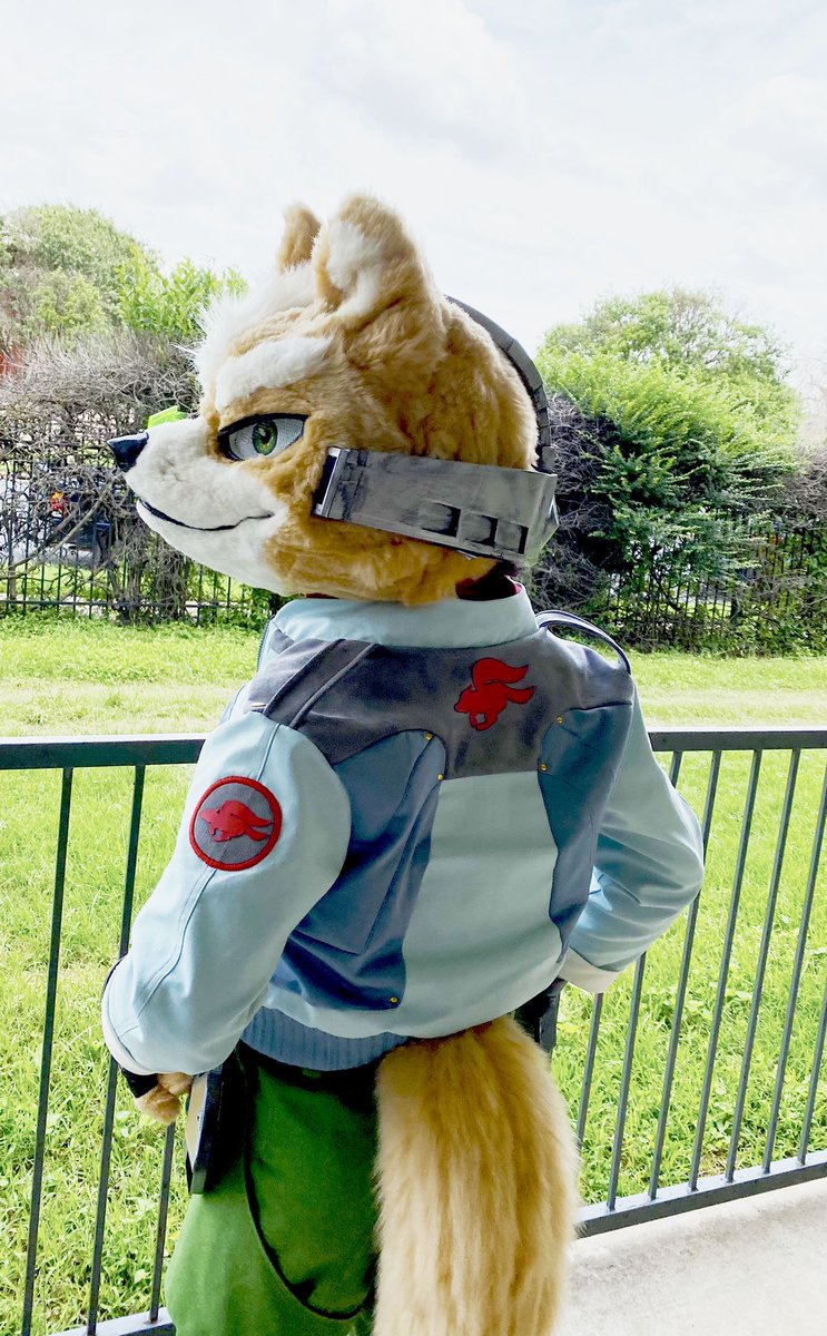The_Space_Fox's tweet photo. A new challenger appears! 🦊 The space fox is finally here and ready for a dog fight! 🚀

Maker✂️: @dr_tyska 
Props⚙️: @wulfgarweapons https://t.co/0ycqFg2Ix0