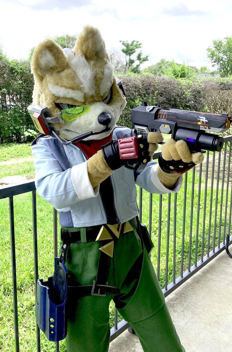 The_Space_Fox's tweet photo. A new challenger appears! 🦊 The space fox is finally here and ready for a dog fight! 🚀

Maker✂️: @dr_tyska 
Props⚙️: @wulfgarweapons https://t.co/0ycqFg2Ix0