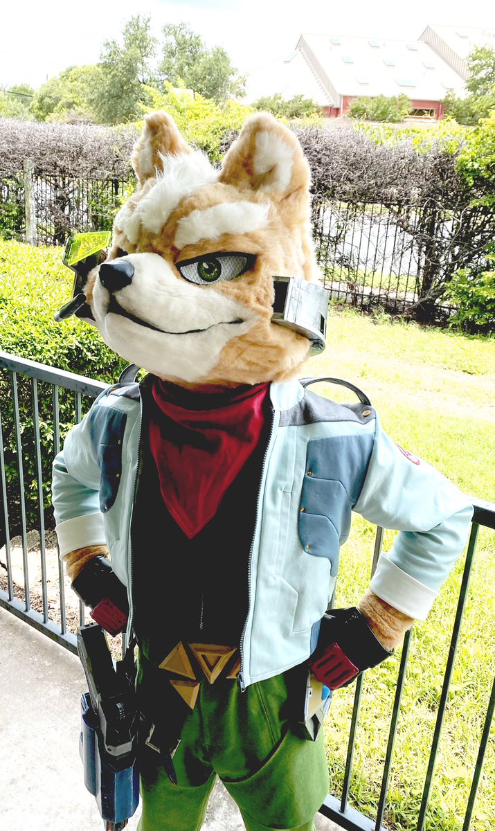 The_Space_Fox's tweet photo. A new challenger appears! 🦊 The space fox is finally here and ready for a dog fight! 🚀

Maker✂️: @dr_tyska 
Props⚙️: @wulfgarweapons https://t.co/0ycqFg2Ix0