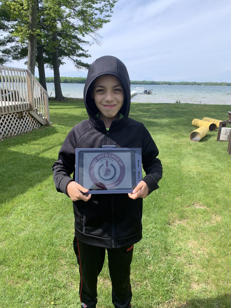 Erin4511's tweet photo. @LogOff_LaceUp Ran our 1 mile in Northern Michigan! @Costello_Tweets https://t.co/0DSCZv2eal