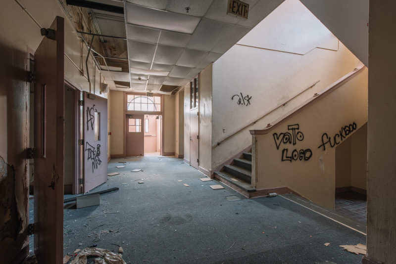 abandonedfl's tweet photo. Fire this morning at Public School #8 in Jacksonville. It first opened in 1909 as the Graded Springfield School and was closed in 2013 due to its age. Here's some before and after. https://t.co/BHUw6SWqOi