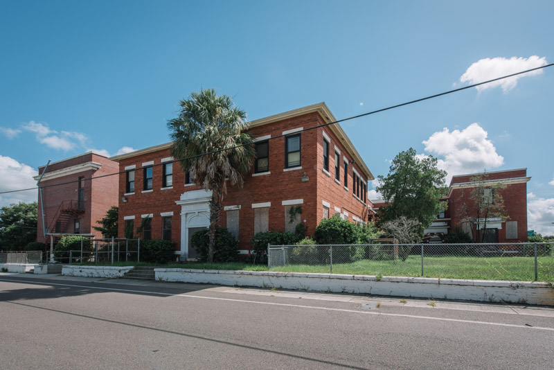 abandonedfl's tweet photo. Fire this morning at Public School #8 in Jacksonville. It first opened in 1909 as the Graded Springfield School and was closed in 2013 due to its age. Here's some before and after. https://t.co/BHUw6SWqOi