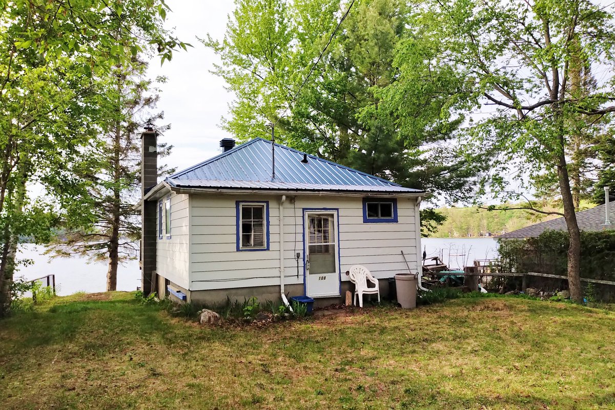 🚨JUST LISTED!🚨
📍108 Andrew Drive, Farlain Lake!
✨Listed for $499,777!

😍 PRICE IS RIGHT - 3 bedroom waterfront cottage on beautiful Farlain Lake in Tiny Township. 

🏡For full listing details, click here: bit.ly/3fZVkXS

#KevinEllis #REMAXGeorgianBay #Waterfront