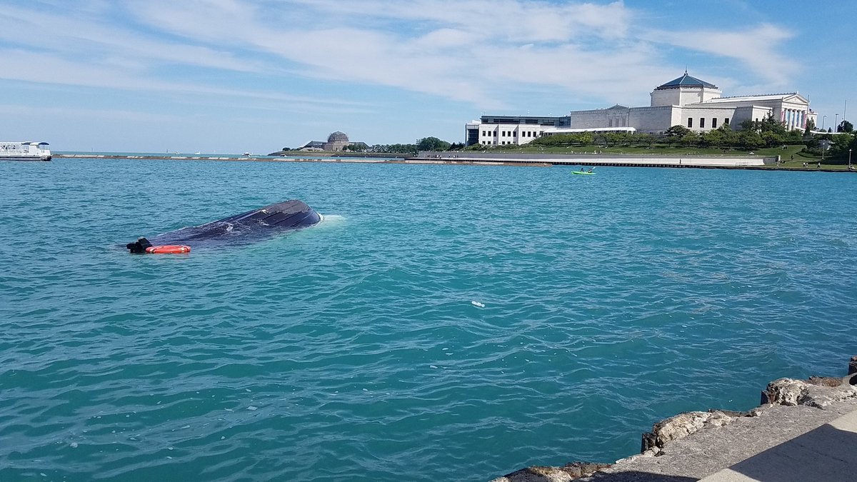 dtimesd's tweet image. If this is your overturned watercraft floating along the Lakefront Trail, please retrieve it. It's been here at least eight hours. @ChicagoParks @USCG @CPD_Media #capsized #LakeMichigan