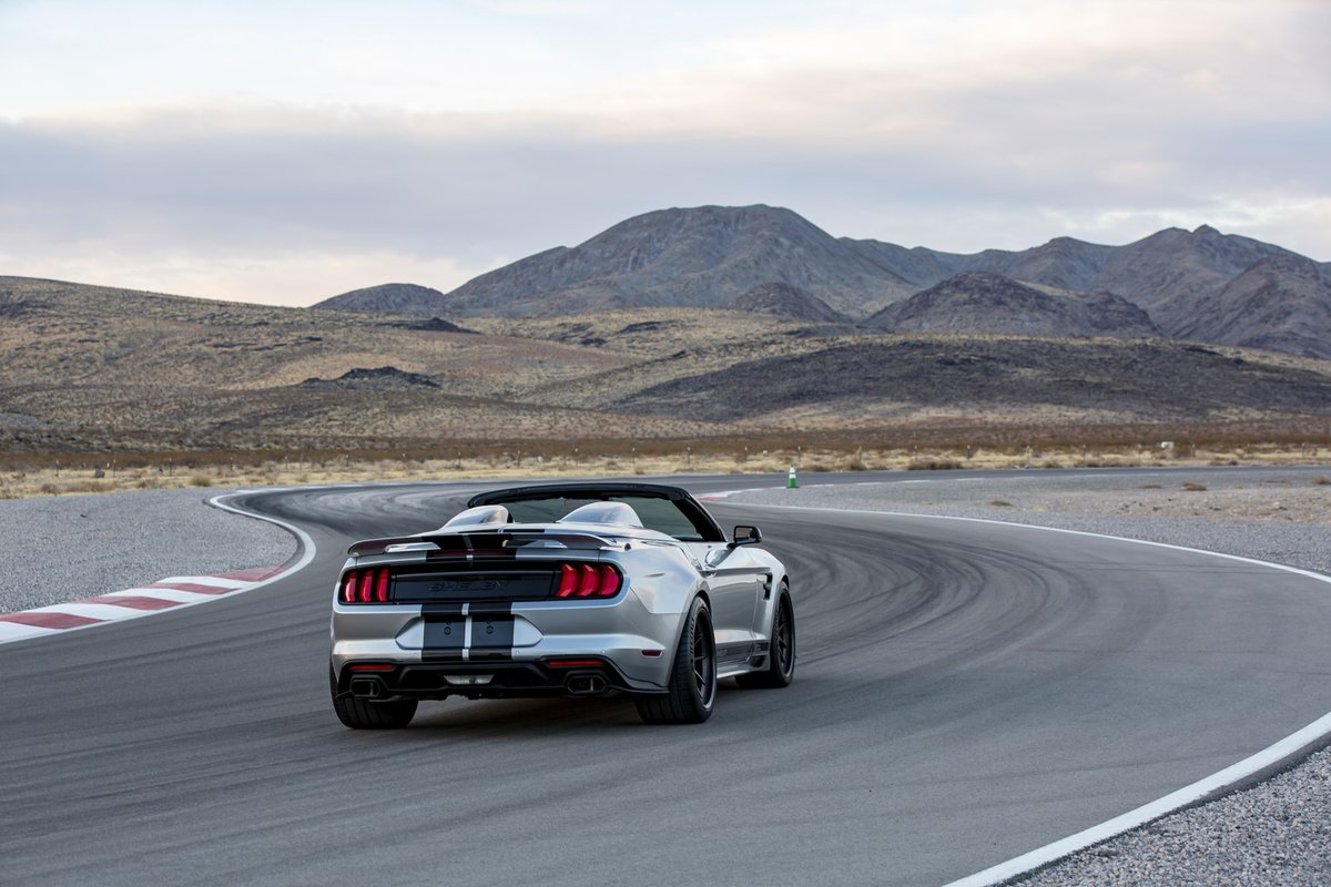 CARandDRIVER tweet picture