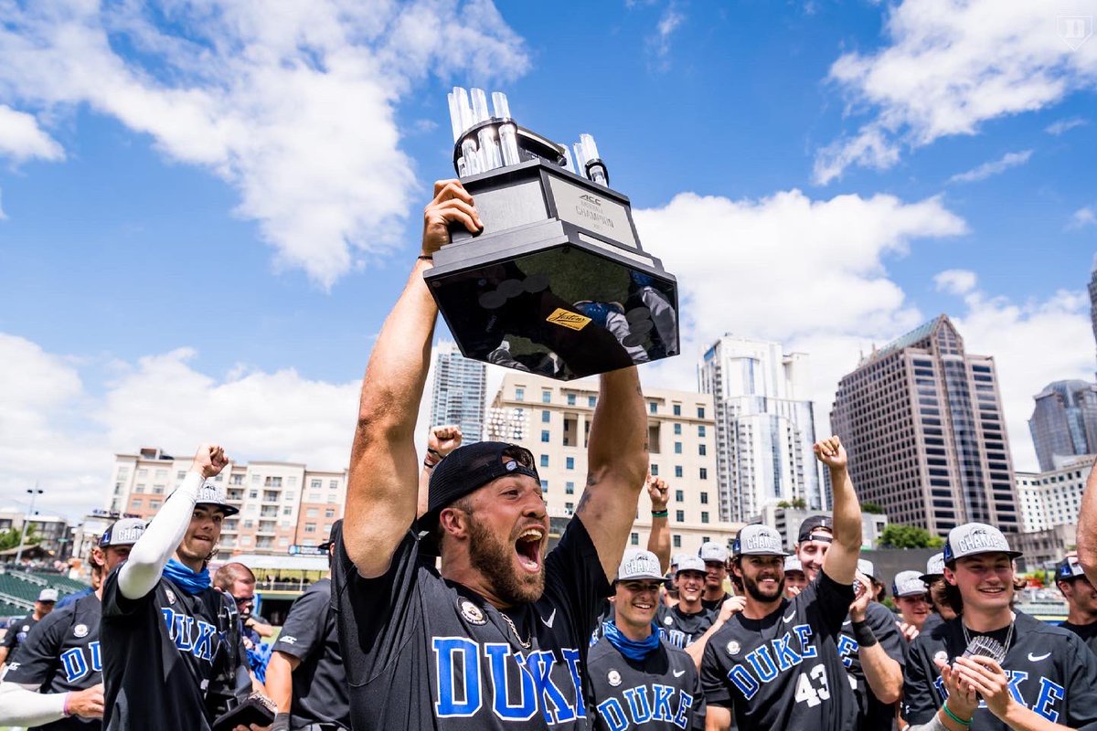 DukeBASE's tweet photo. 𝐇𝐢𝐬𝐭𝐨𝐫𝐲 𝐌𝐚𝐝𝐞 🏆

#BlueCollar | #GoDuke 🔵😈⚾️ https://t.co/mZWIDWTtRr