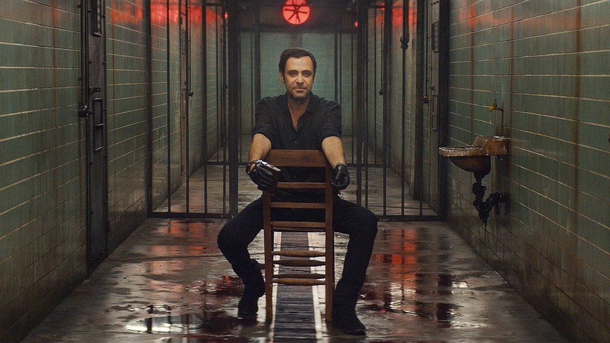 наклейка уважаю мото. честь и уважение сериал. успешный человек. мирай данер 2021. наклейка мото 2 метра.