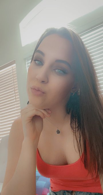 Happy Sunday ❤️ hope your Memorial Day weekend is going well. https://t.co/39Htcvui4Z