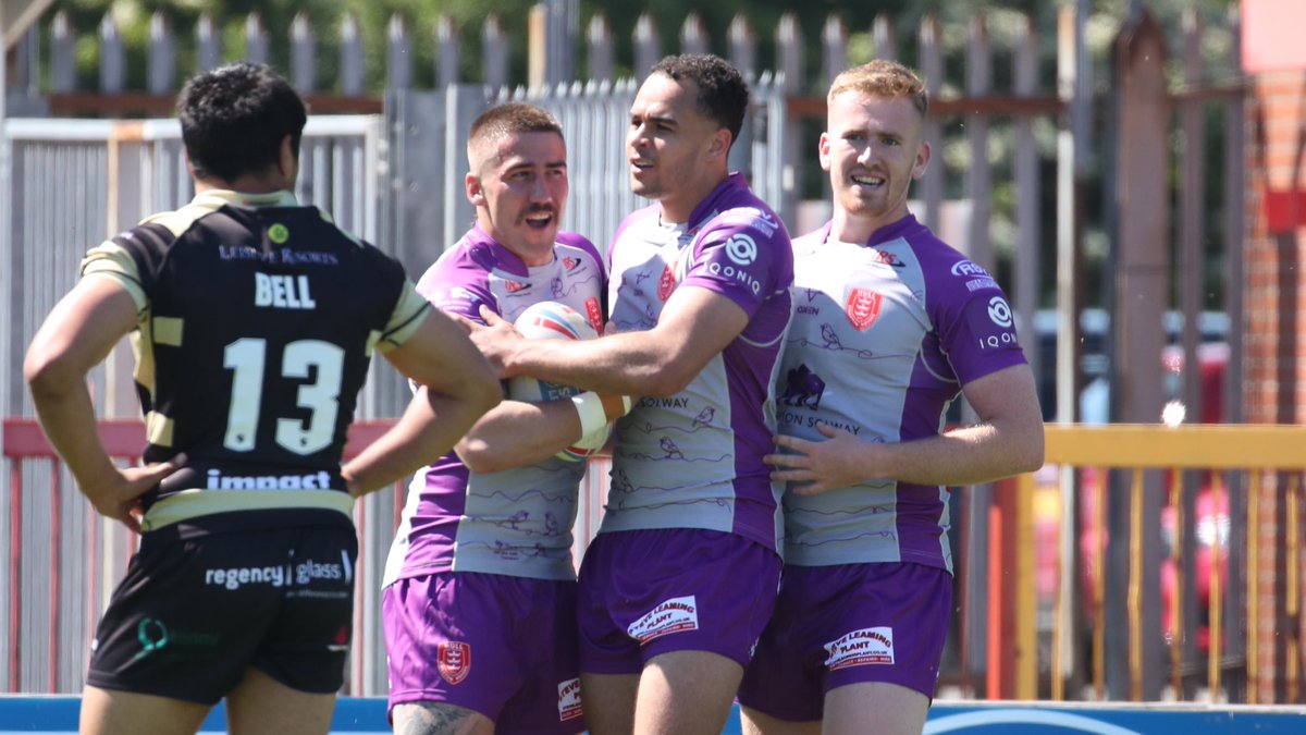 hullkrofficial's tweet photo. Celebrating his 💯@SuperLeague appearance in style. 🔥 

@greg_minikin returned to the side and and broke the whitewash for another try! 👏 https://t.co/KNZ0xqHk3A
