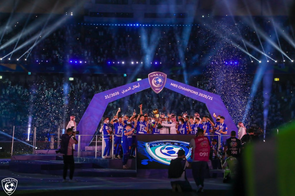 Alhilal_FC's tweet image. 🏆 هُنا #الهلال.. 
مجدٌ تليدٌ لا يطااااااااااال 😍💙