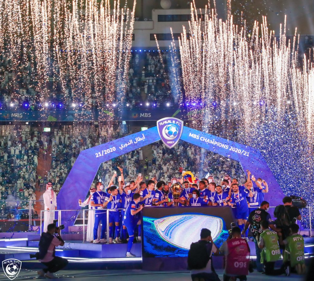 Alhilal_FC's tweet image. 🏆 هُنا #الهلال.. 
مجدٌ تليدٌ لا يطااااااااااال 😍💙