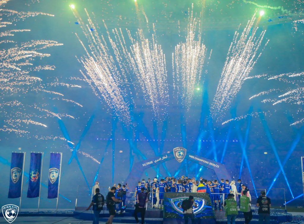 Alhilal_FC's tweet image. 🏆 هُنا #الهلال.. 
مجدٌ تليدٌ لا يطااااااااااال 😍💙