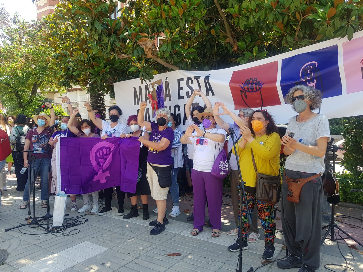 Extrem_FADEMUR's tweet photo. El caso de @MCastigada es #ViolenciaInstitucional ‼ Saldremos a la calle las veces que hagan falta para pedir #RedDeReparación para #Sara y sus hijas. Hay que poner freno a tanta #ViolenciaVicaria, que también es #ViolenciaMachista ✊ https://t.co/8m0iYYfzSd