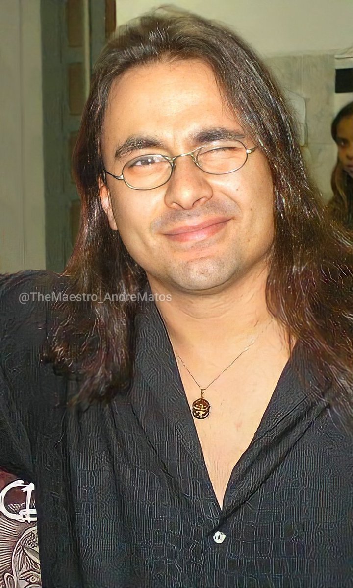 MaestroMatos's tweet photo. O domingo só fica completo com uma foto linda do Moreno! 😉
.
.
.
#AndreMatos #AndreMatosEterno #AndreMatosVive #AndreMatpsForever #maestrodoheavymetal #maestrodorock #Metal #HeavyMetal #PoweMetal #Viper #Angra #Shaman #Avantasia https://t.co/thucgxpdWp