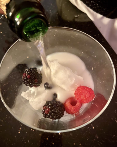 Simpleceleb's tweet image. WOW your guests at your next simple celebration with this refreshing dessert that has an elegant look with NO work!

Lemon Iceand Champagne Dessert

3 cups Italian lemon ice1/2 bottle  Champagne2 cups berries

Place 1/2 cup lemon ice in  #berries 

thesimplecelebration.com/2021/05/elegan…