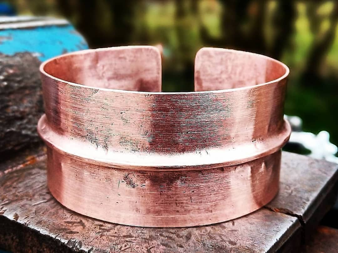 BikeAndBoatUK's tweet image. We're moored in Beautiful Nantwich this coming week on the canal between the aquaduct over Chester Road and Marsh Lane bridge. 

Workshop open from 10am Tuesday, Thursday and Friday. Come watch an old piece of pipe turned into a beautiful piece of handmade copper jewellery ♻️