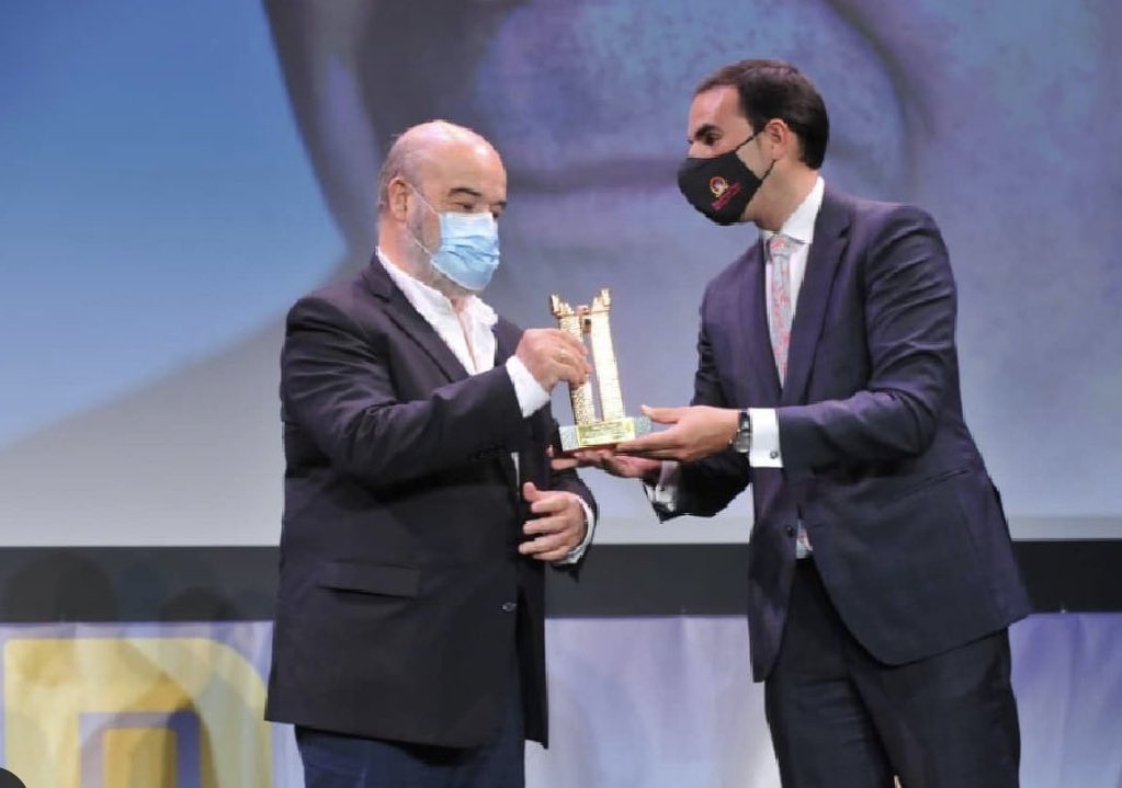 GuzmanGomezMdC's tweet image. Hoy tuve el honor de entregar el #roel de honor a @antonioresines en @FestivalCineMed por su carrera profesional. Sin duda, un Crack!! Gracias por acompañarnos en un día tan especial, y ser embajador de nuestra Villa, al menos por unas horas. #34SECIME @Crisam_86 @Sapema87