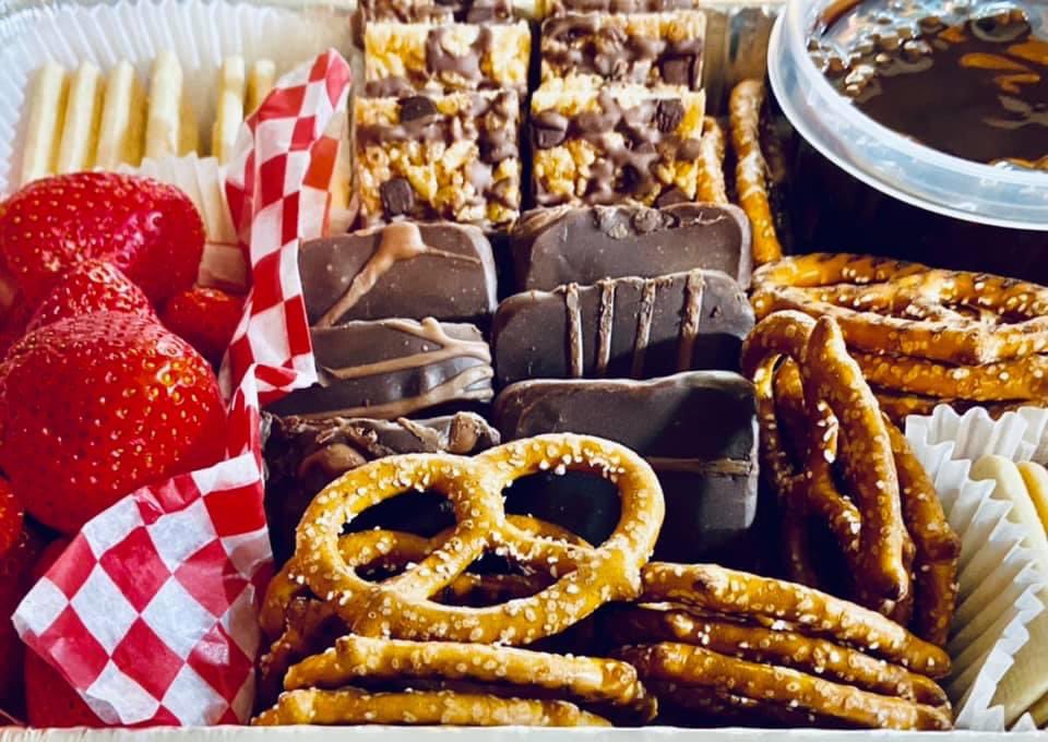 Sould_Food's tweet photo. We added Three New Menu Options this weekend from Soul'd Food:

•Hennessy Wings 
•Charcuterie Sampler
•Chocolate Fondue Sampler

#memorialdayweekend #personalchef #souldfood #cheflife #catering #nextlevelfood #foodporn #GoodEats #bookusforyournextevent #BlackOwnedBusiness https://t.co/pZMFPWX2TD