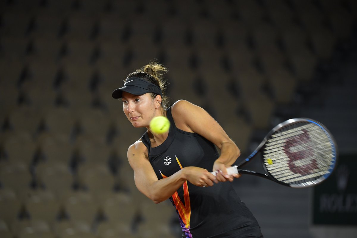 FFTennis's tweet photo. Ce dimanche s'achève juste avant minuit par la défaite d'Océane Dodin face à l'Américaine Madison Keys (6/3, 3/6, 6/1). Rendez-vous demain lundi pour la deuxième journée de #RolandGarros. https://t.co/oTGgmikUZ3