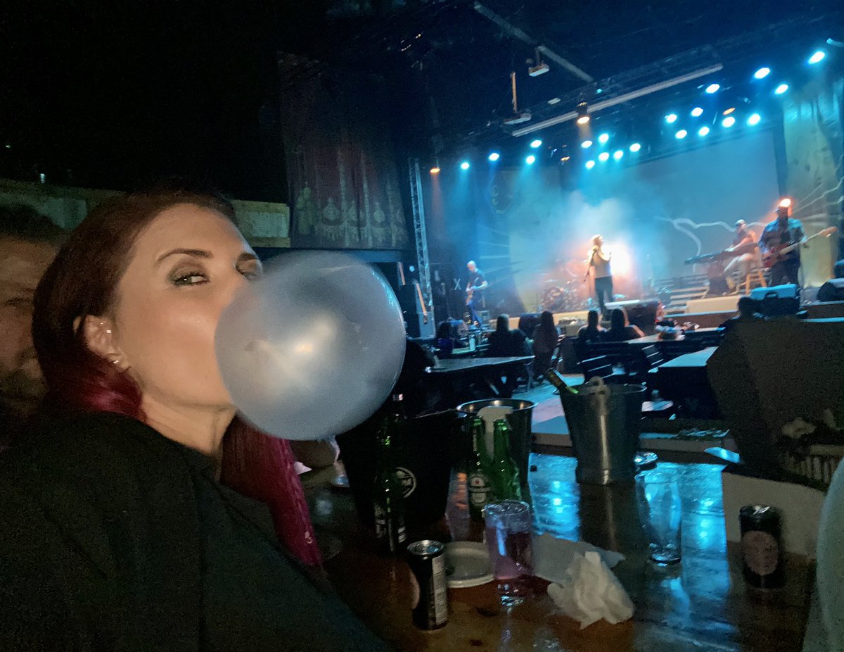 PurplestormB's tweet photo. Concert #bubble #bubblegum #bubblegumfun #publicbubbles https://t.co/SHNZcwTPVp