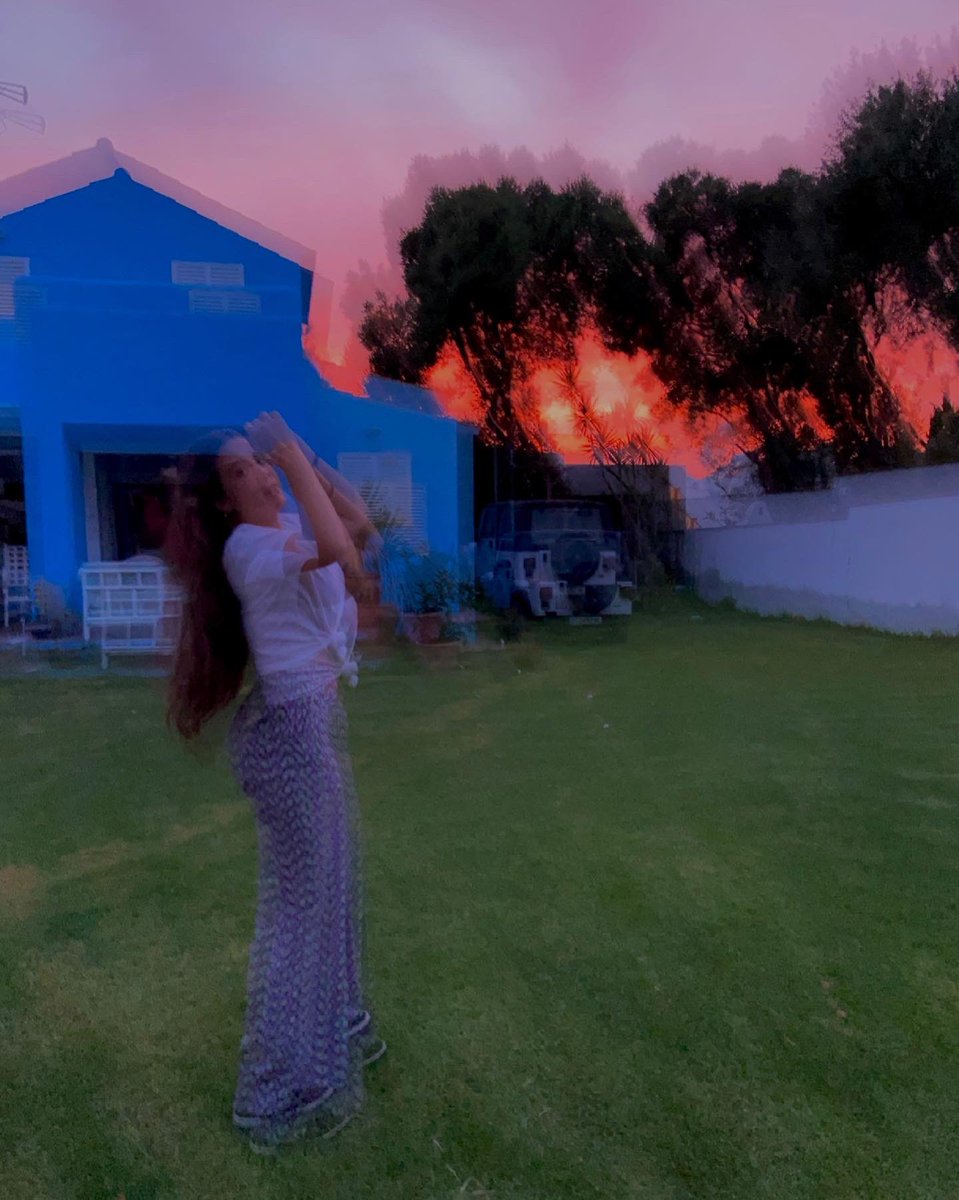 CarlotaSegundo's tweet photo. Simplemente mi madre haciéndome fotos movidas✨❤️ https://t.co/n4cVj8YFMd