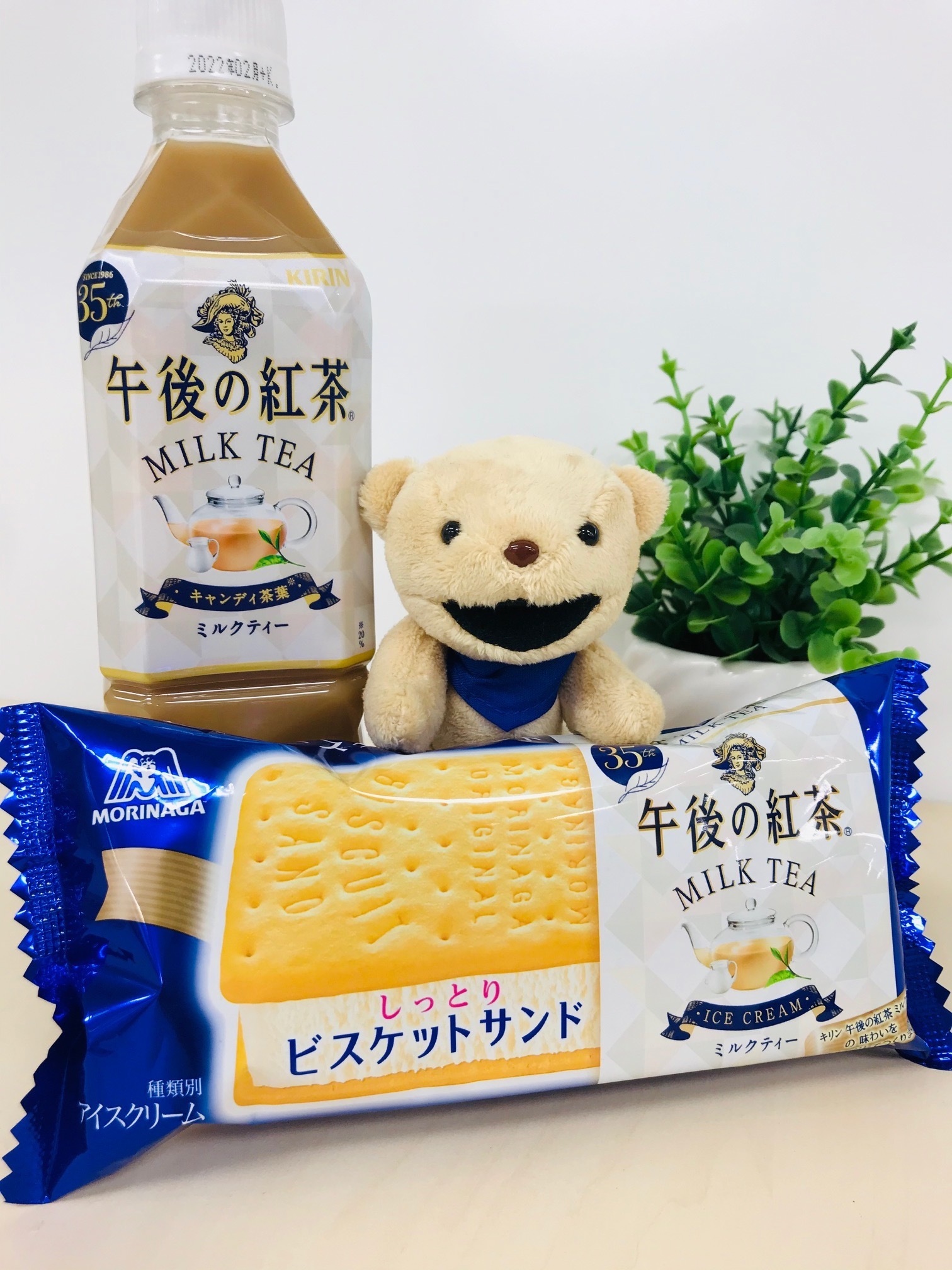 森永製菓アイス公式 ティック 本日発売 あの 午後の紅茶 ミルクティーをイメージしたビスケットサンド 午後の紅茶 ミルクティー が本日発売です ミルクティー味のやさしいクリームがしっとりビスケットと相性抜群 コンビニエンスストアで限定