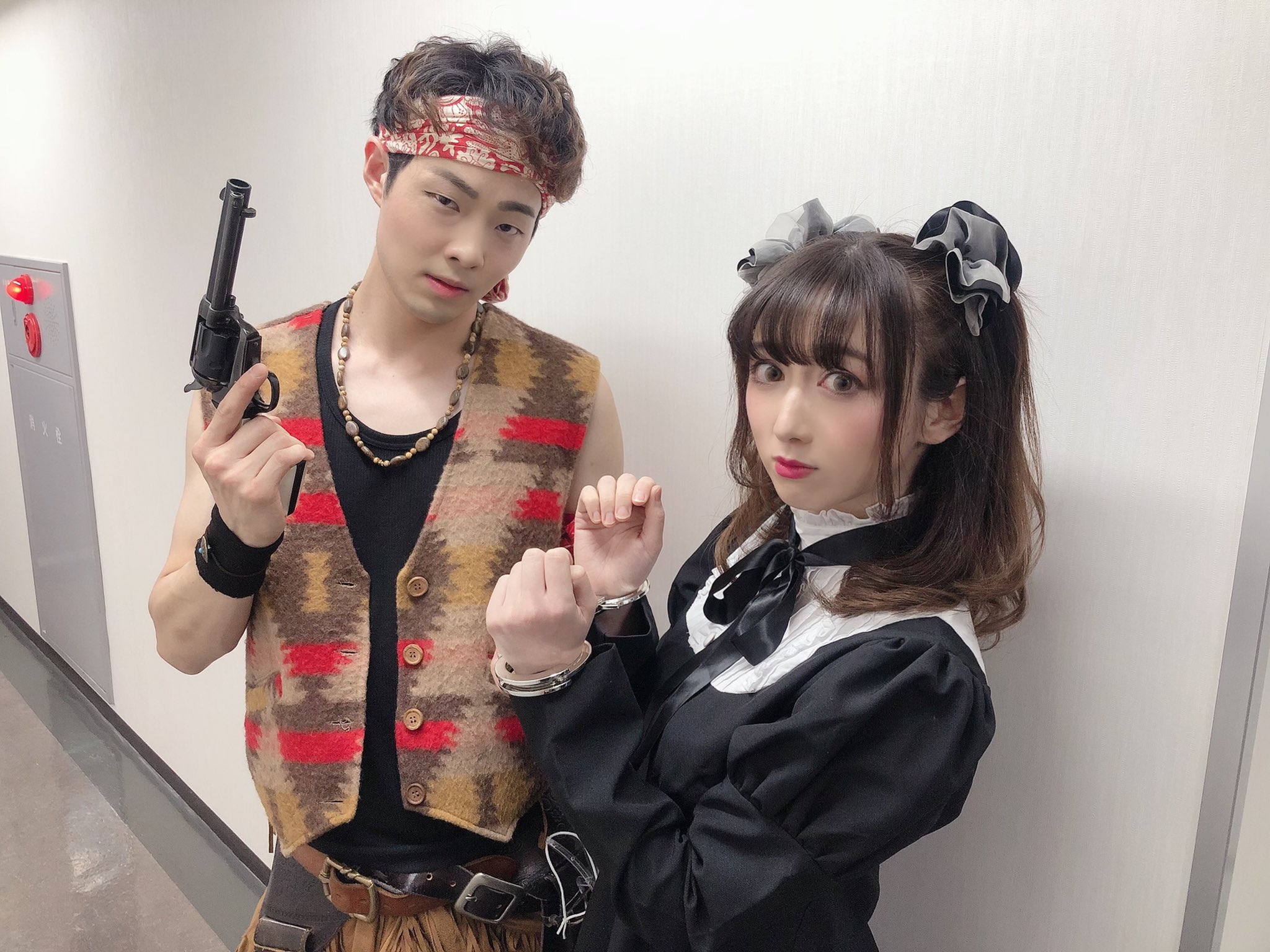 朝比奈南 Ar Twitter ティナ最初のシーンでいつもロズナスに手錠つけてもらってました 捕らえられがちなので縄でしばられたことはあるけど 手錠は初めてでした アフターウォーズ T Co Pk0dnyzhal Twitter