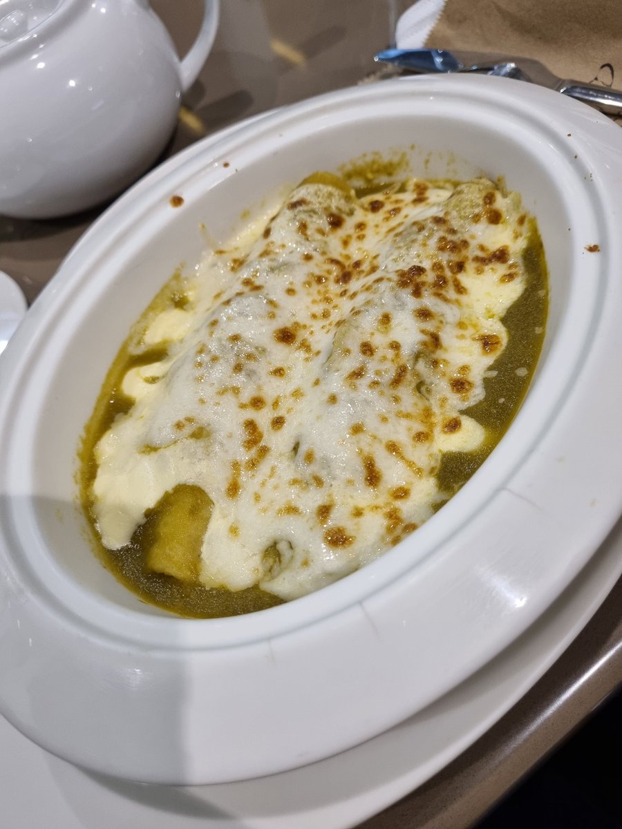 Cynthia134340's tweet photo. @TannieFan @BTS_twt @_mahitabel @Btsarmymom_SG @norlinkarim @MyMagicShop97 @KeiMagicShop @neferteedi @KookieBae26 I had some crepes filled with chicken with green sauce and gratinated cheese. For dessert my daughter got nutella mouse and I got three cocolates mouse.
#VirtualDinnerDate
#WAPmembers
@MamaArmy126 https://t.co/eMD3BkzVl2