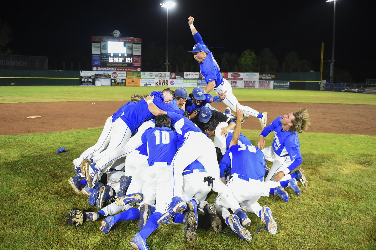 tompince's tweet photo. What does it mean to be a @CCSUBlueDevils? Today it meant help w/field prep for 3+ hours for a chance to win another @necbaseball ring! Our @ccsubaseball coaches/players go above and beyond, and then bring home the hardware! Well done gentlemen, and congrats! #GoBlueDevils https://t.co/gvtnNy7F3W