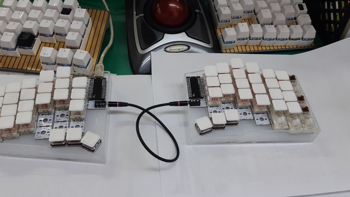 Ryo 余ってた透明のアクリルでケースを作り コーキング シーラントを入れました 注入した時は シーラントは失敗 と思ったけど 乾燥したらイケそう もっと透明になるかと思ったけど 無理でした