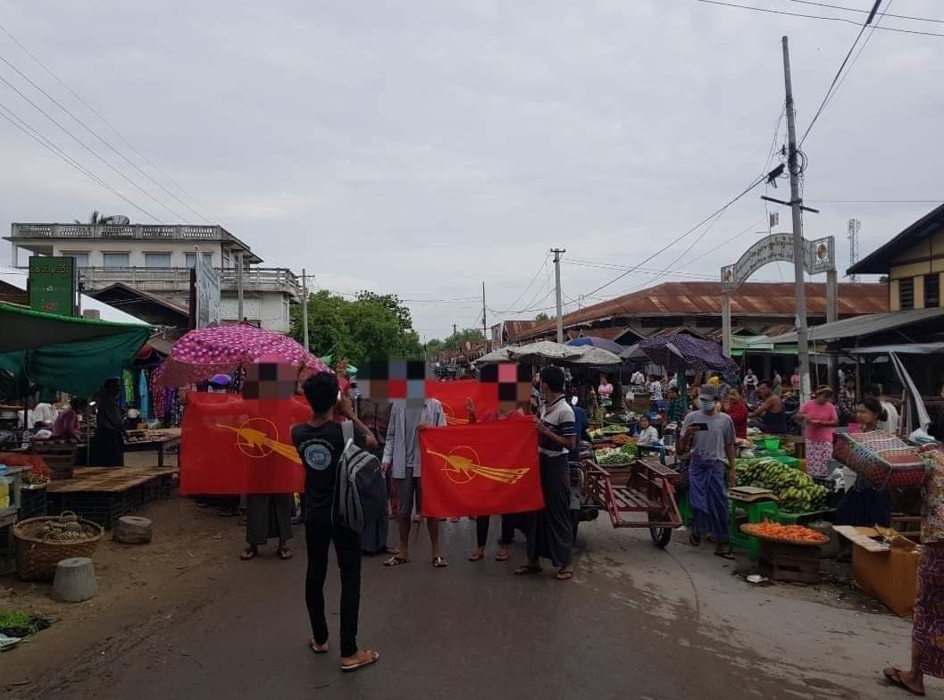 Strike in #Myingyan Township Young people in #Myingyan protested at the Myingyan market on May 31 to demand the overthrow of the military dictatorship. #WhatsHappeningInMyanmar #May31Coup #MilkTeaAlliance