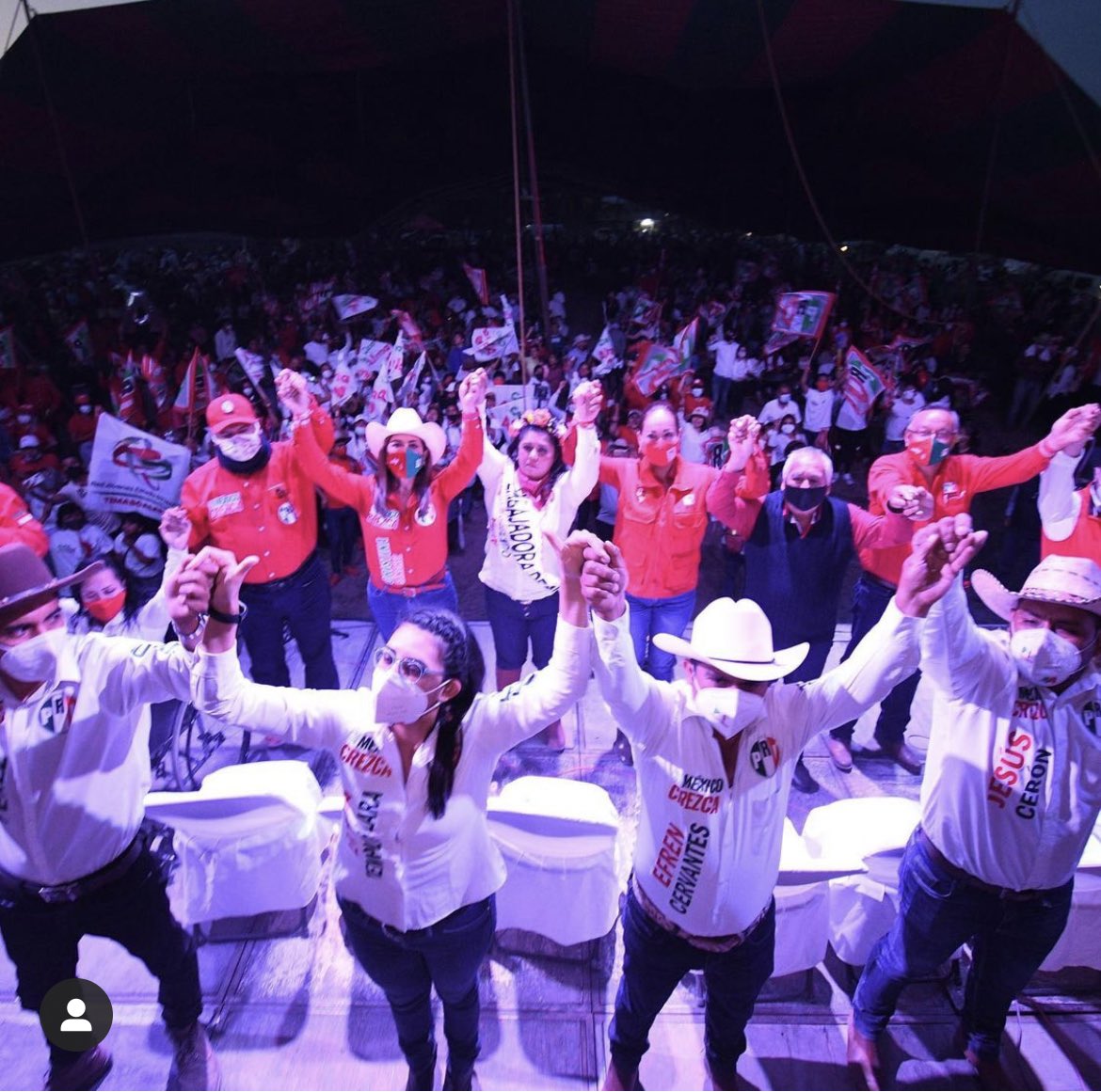 AlmaDelfinaQ's tweet photo. Un cierre de campaña y el inicio de la unidad priísta de la mano de @CristinaSchzCol y @alexfedezcam ganaremos 3 de 3 #VotaPRI este #6DeJunio en #Temascalapa ya ganamos https://t.co/910jP9rXub