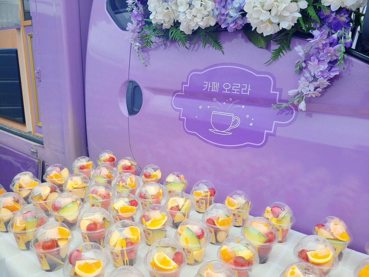 JHFANUNION's tweet photo. 🌸🌿웰링턴박지훈팬연합 멀리서보면푸른봄 커피차서포트 안내🌸🌿
5월 31일 오늘 웰링턴박지훈팬연합에서 커피차서포트를 진행했습니다. 지훈이 포함 멀푸봄 배우, 스텝 여러분들께 조금이나마 봄같은 휴식이 되었길 바래요❤ 우리지훈 화윙팅❤ #박지훈 #멀리서보면푸른봄 @Park_Jihoon_twt https://t.co/Vv60QzxsjB