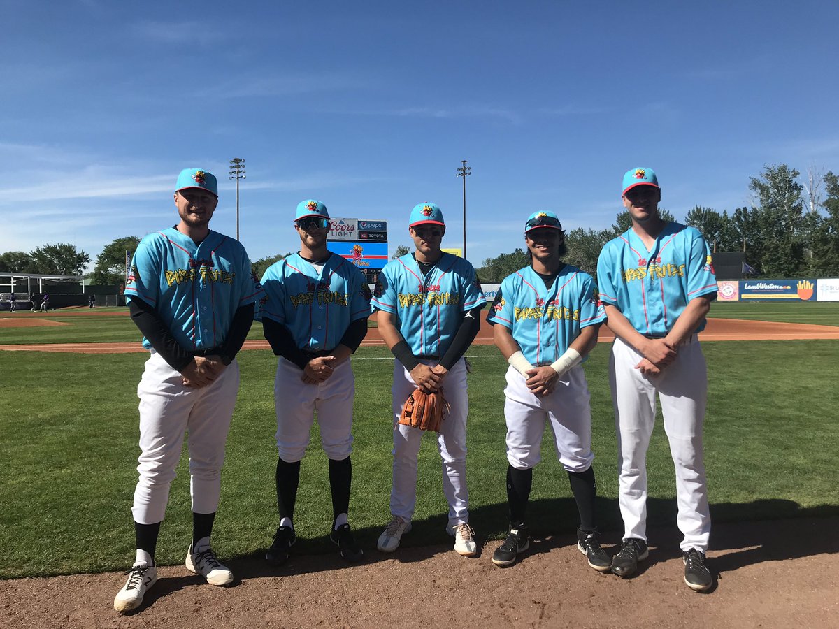 Look good, feel good, play good! The Boise Papas Fritas take on the Rockies for game 5 of the series now❗️Let’s play ball‼️ 🍟⚾️