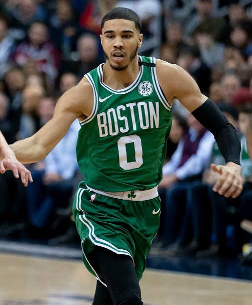 ☘️Si Celtics le ganan a los Nets esta noche, voy a sortear una camiseta de Jayson Tatum  entre todas las personas que den RT a este tuit y me sigan.