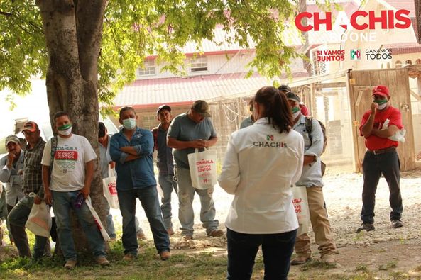 En mi recorrido por el ejido Santa María, me di a la tarea de escuchar las inquietudes de quienes se dedican a la producción de nuez en San Juan de Sabinas.
Reconozco su desempeño y compromiso, igual que ellos lucharé por ofrecer a sus familias mejores oportunidades de desarrollo