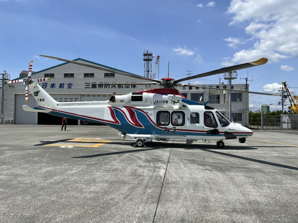 三重県防災航空隊】 三重県内消防本部から9名の職員が派遣され，山岳